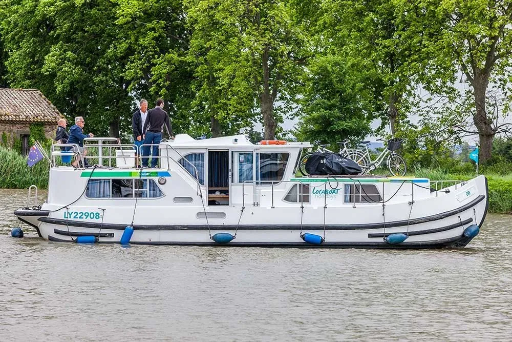 No Name Charter Boat