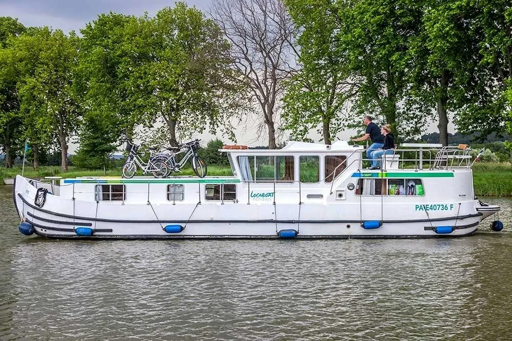 No Name Charter Boat