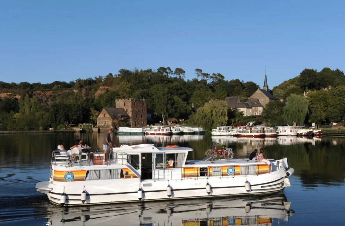 Charter a 14m House Boat in Agde