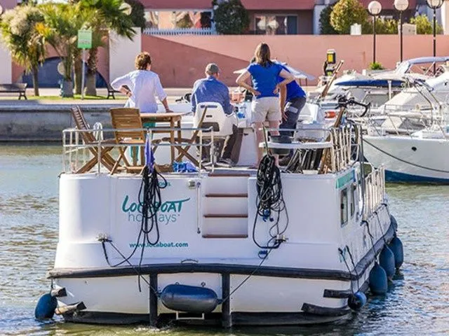 Charter a 14.9m 4 Cabin House Boat in Corbigny