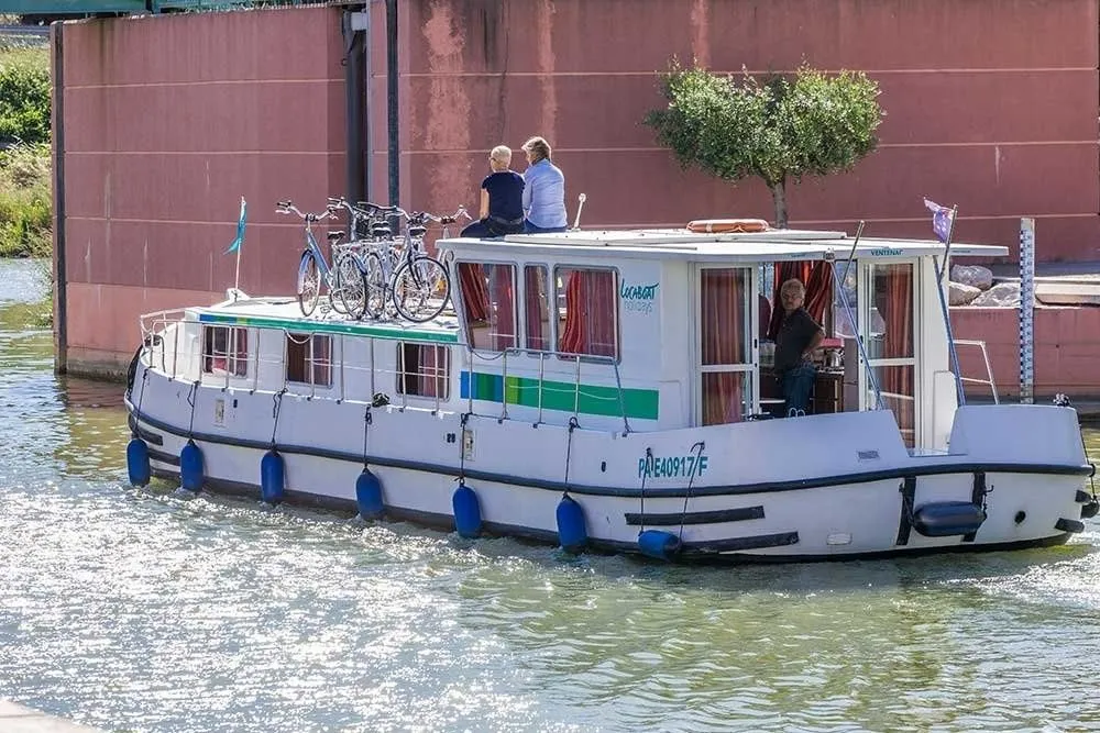 Rent a 14.5m House Boat in Corbigny