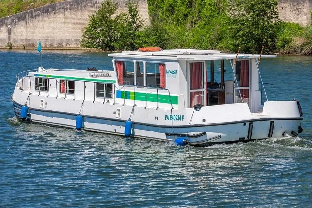 No Name Charter Boat