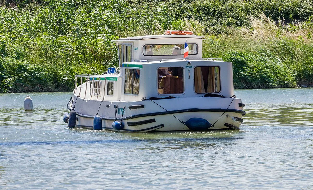 No Name Charter Boat