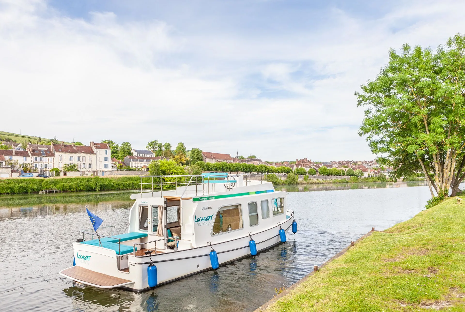 Charter a 9.5m House Boat in Corbigny