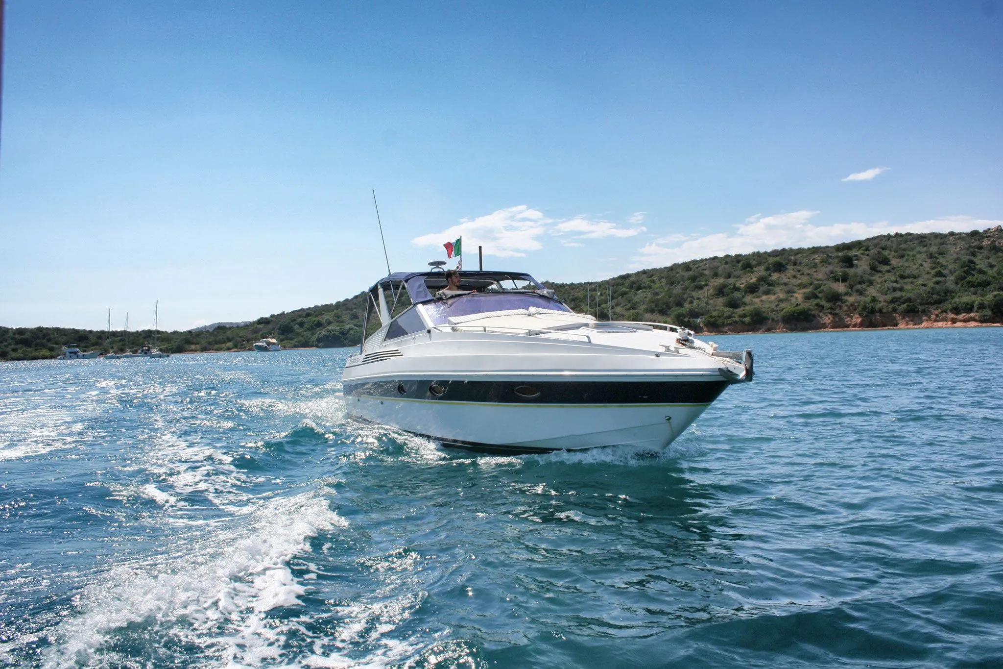 10.7m Palau Pershing 33 Motor Yacht Hire