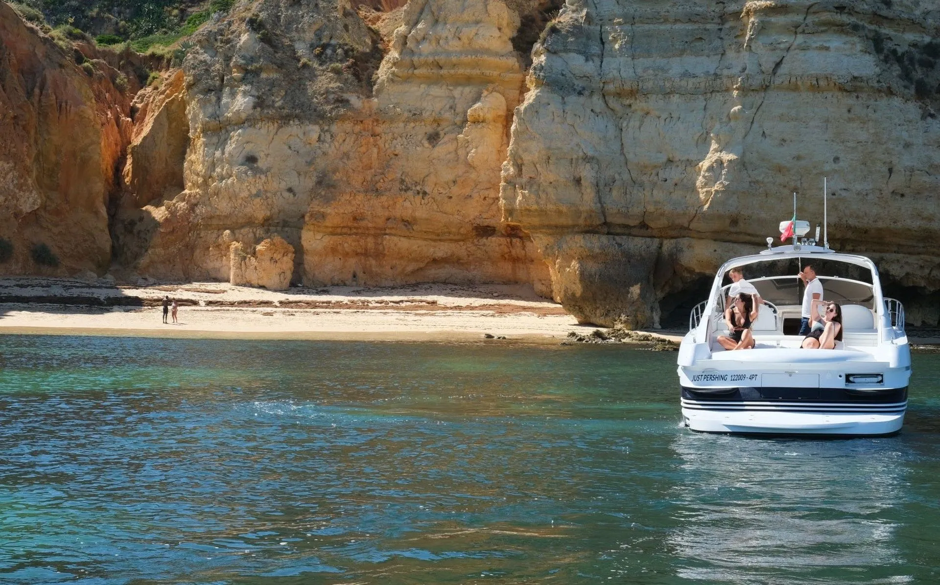 Charter a 11.57m Motor Yacht Pershing 37 in Lagos