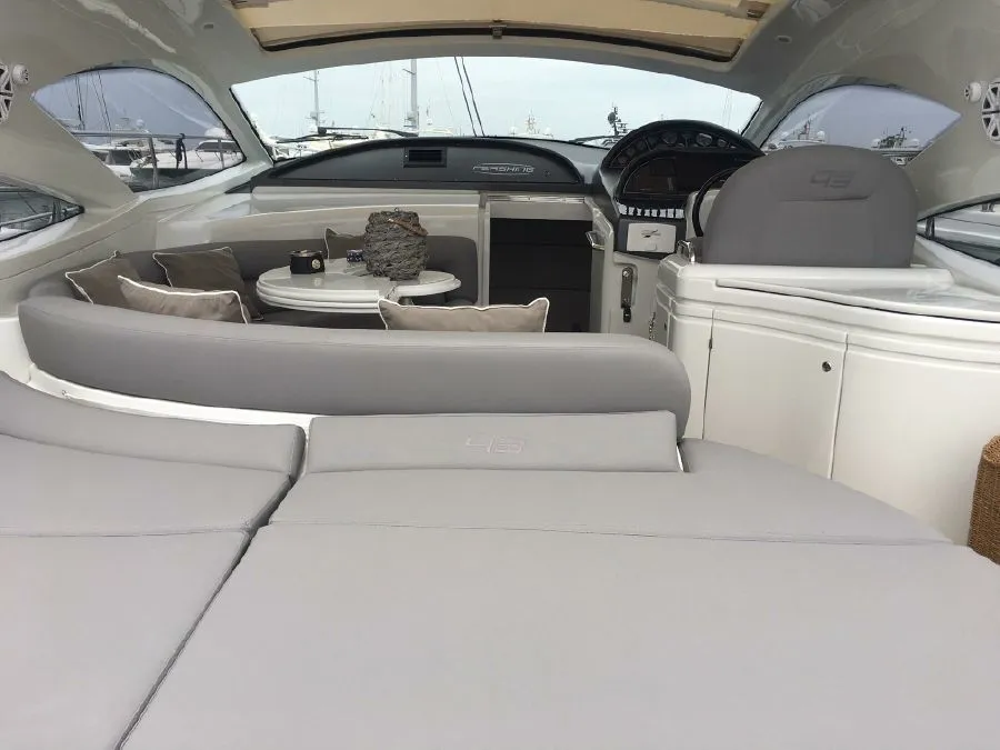 Nina Charterboot - 5