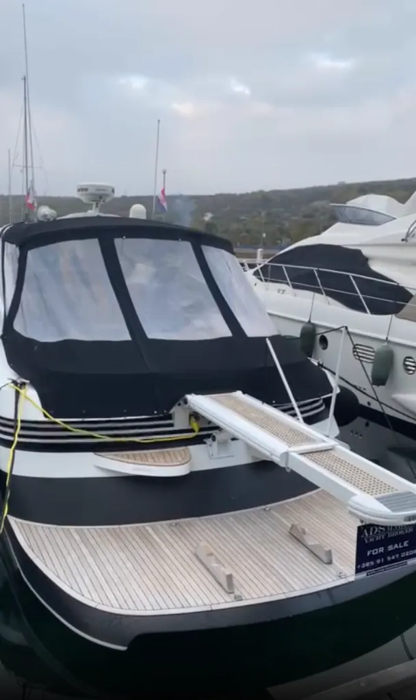 Luna Charter Boat