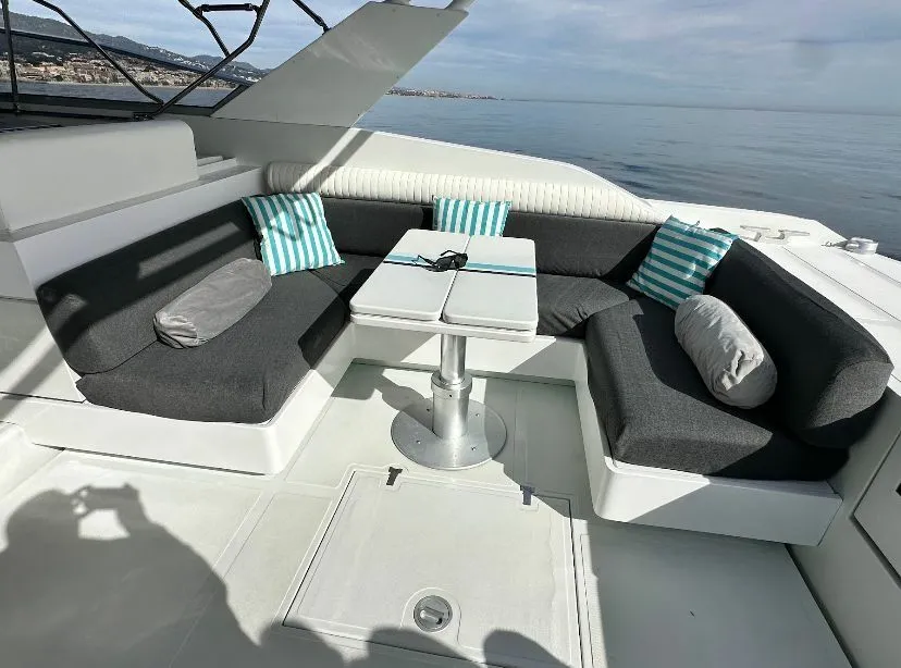15.13m El Masnou Pershing 50 Motor Yacht Hire