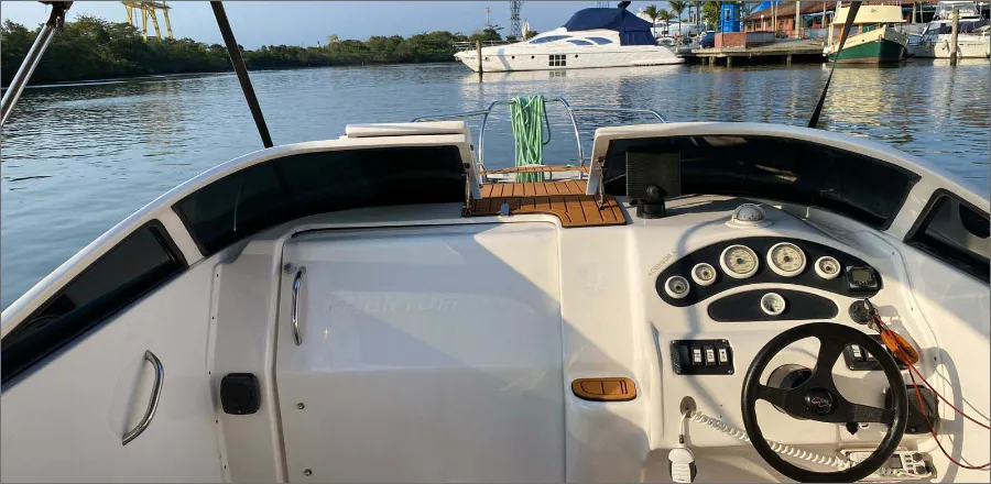 Explore Guarujá on a 7.31m Rental Boat