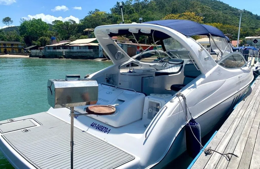Explore Trapiche de Canasvieiras on a 9.28m Rental Phantom 290