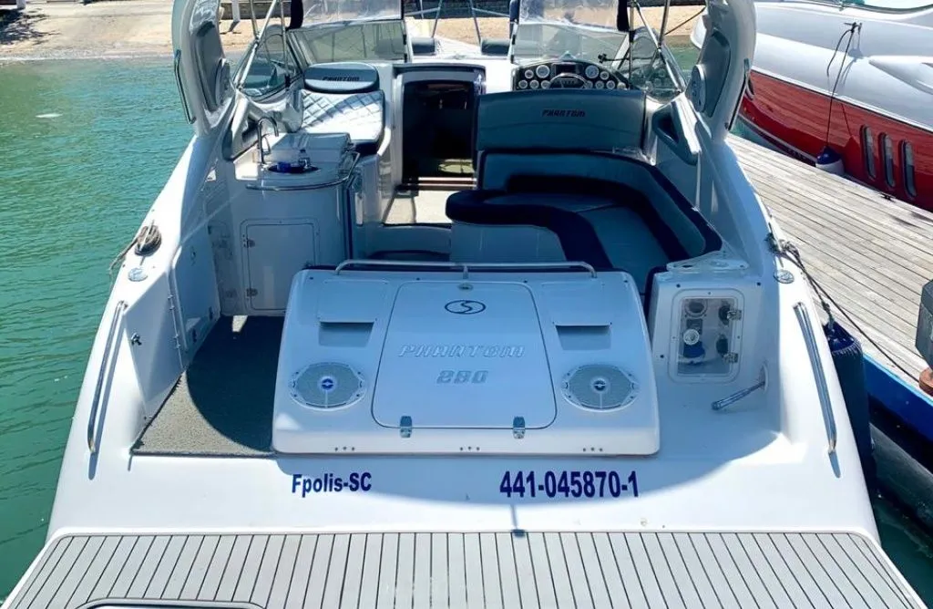 Explore Trapiche de Canasvieiras on a 9.28m Rental Phantom 290