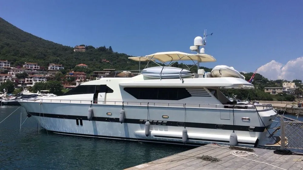 Rent a 24m Phantom 80 Motor Yacht in Castellammare di Stabia