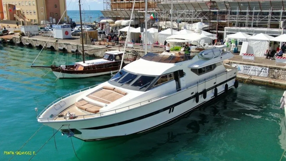 Rent a 24m Phantom 80 Motor Yacht in Castellammare di Stabia