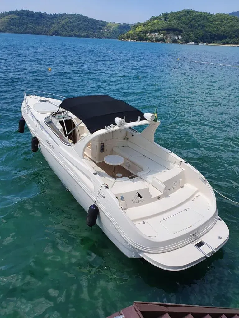 Explore Bracui on a 11.58m Rental Phantom Runner 380