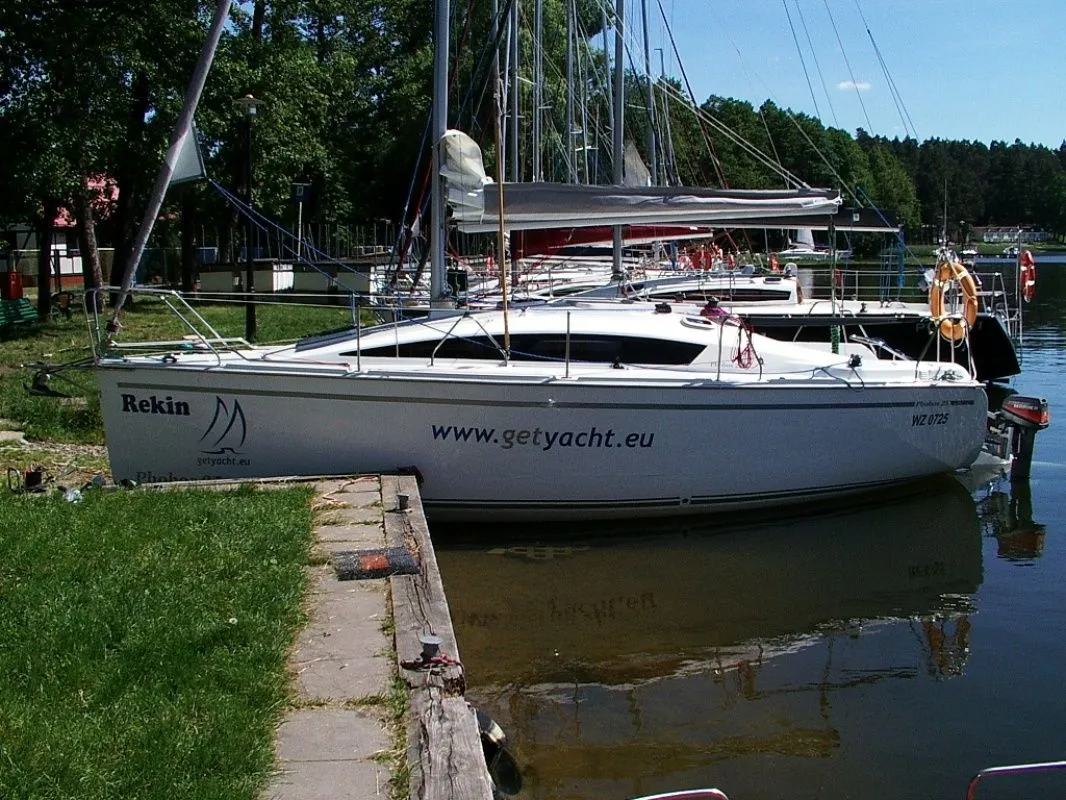 Explore Ruciane-Nida on a 7.72m 2 Cabin Sailing Yacht Rental