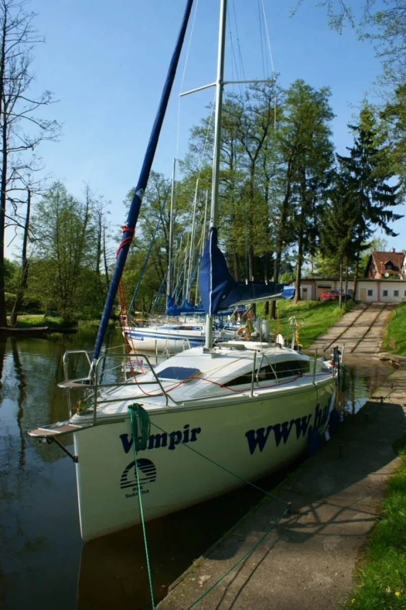 7.72m Ruciane-Nida Phobos 25 Hire