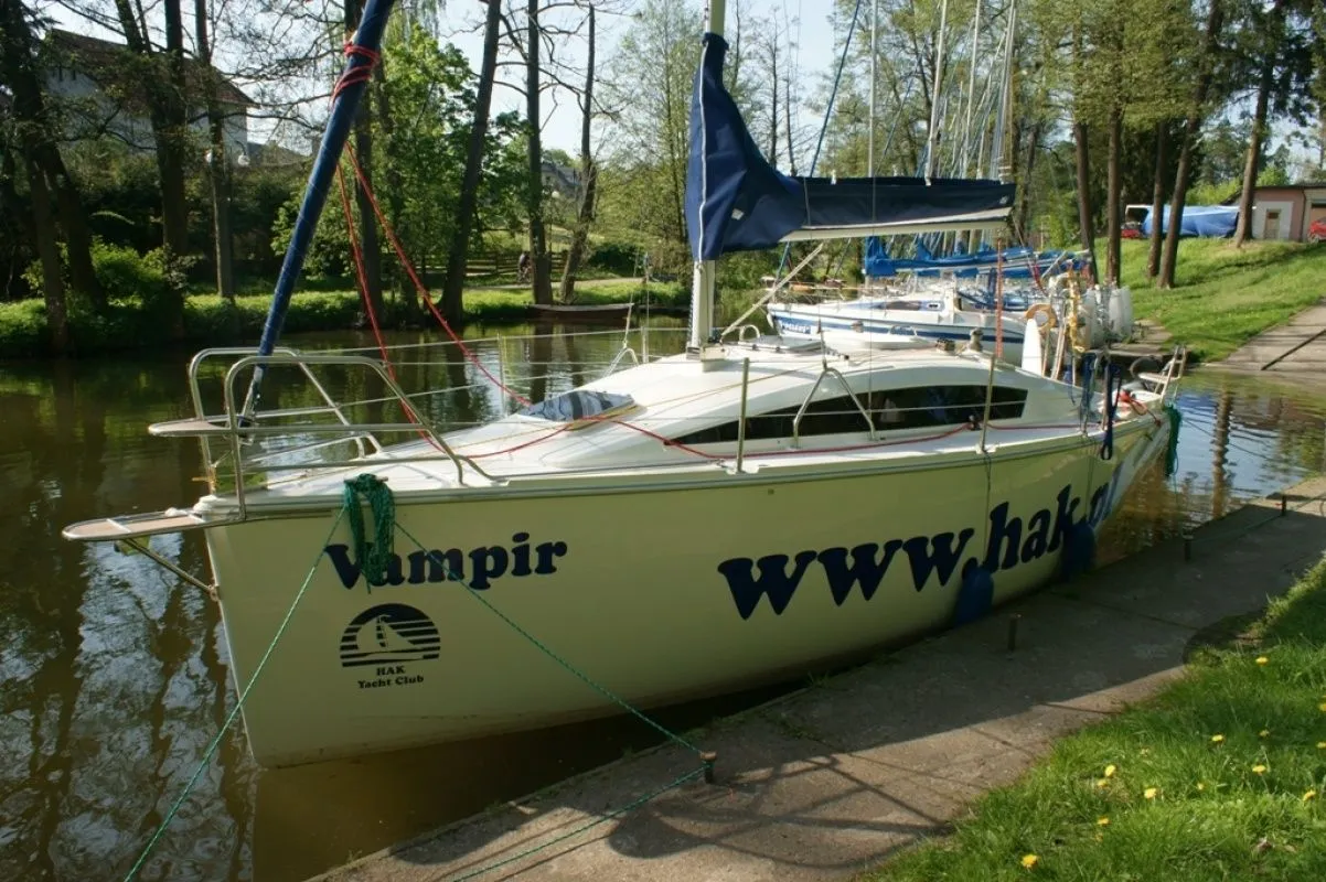 7.72m Ruciane-Nida Phobos 25 Hire