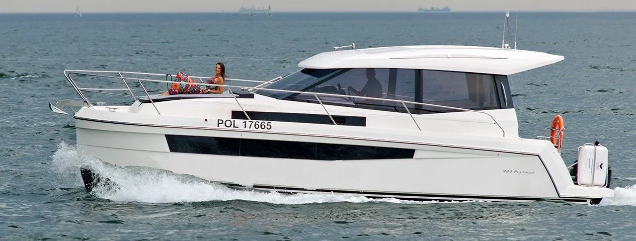 Charter a 9.89m Boat in Gizycko