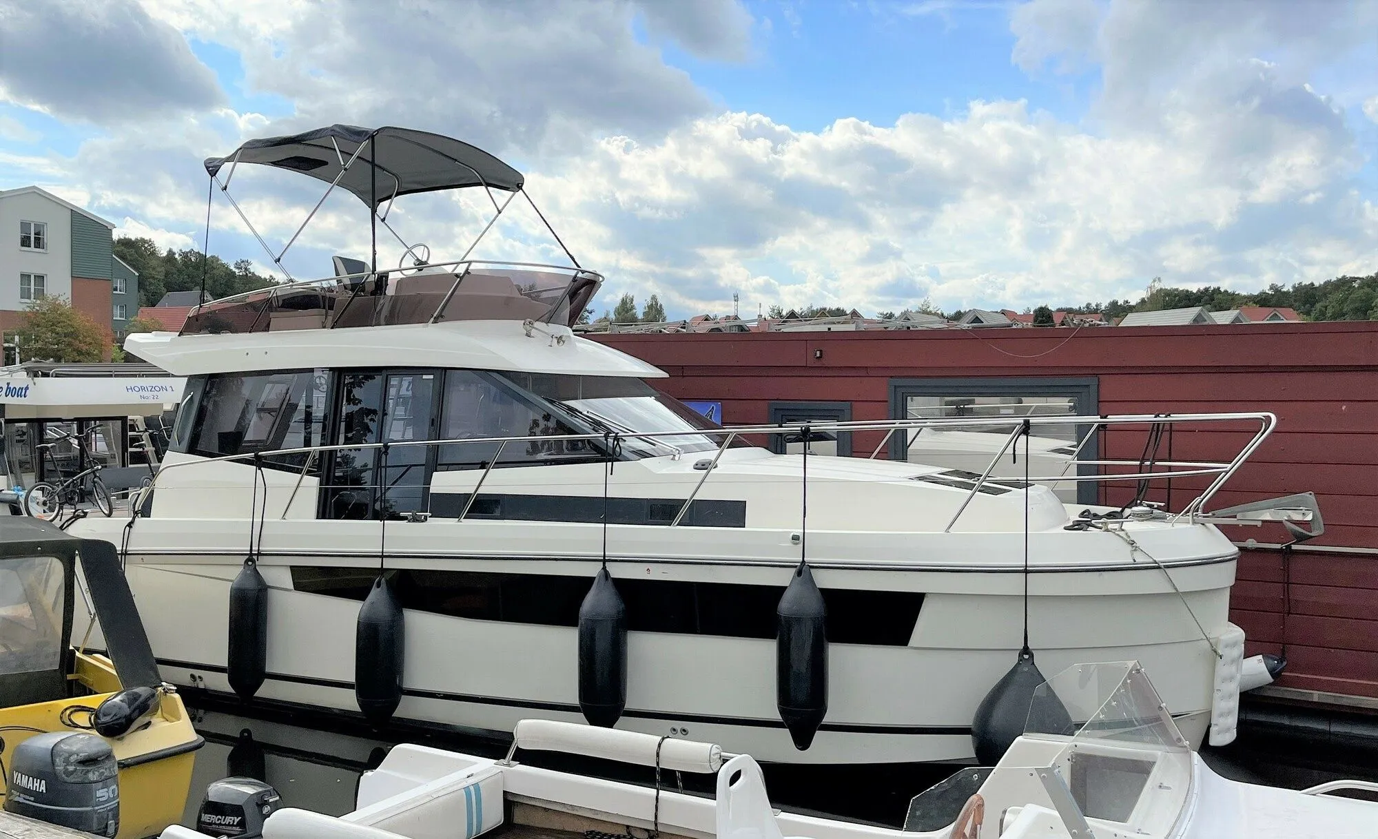 Rent a 10.38m 3 Cabin Motor Yacht in Wolfsbruch
