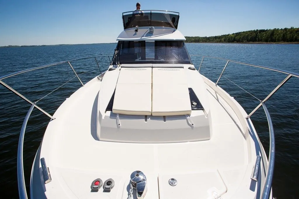 Explore Węgorzewo on a 10.38m Platinum 989 Motor Yacht Rental