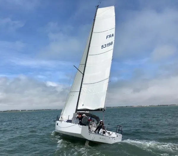 Charter a 9.14m Pogo 30 in La Rochelle