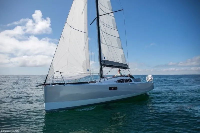 Charter a 9.14m Pogo 30 in La Rochelle