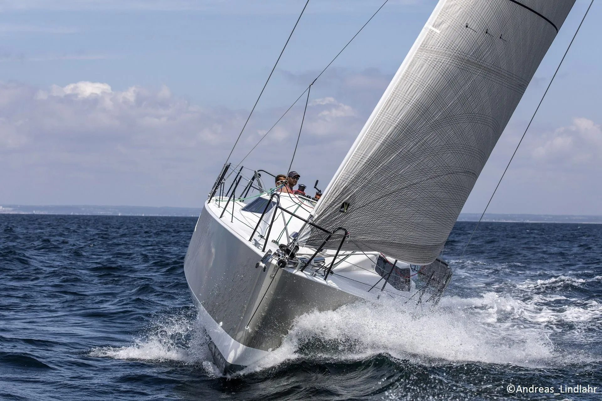 Explore La Trinite-sur-Mer on a 10.86m Rental Boat