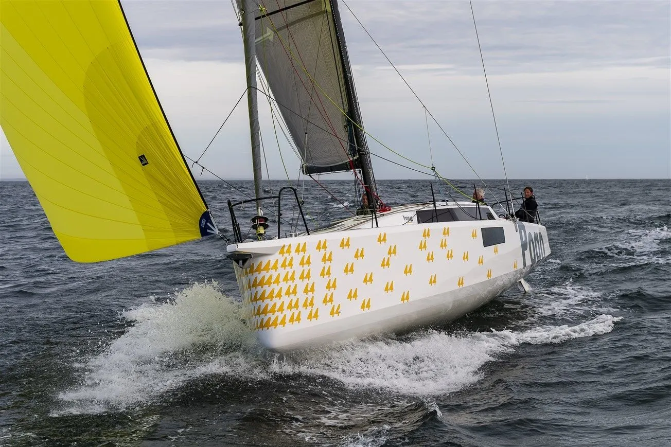 Hecladapi Charter Boat