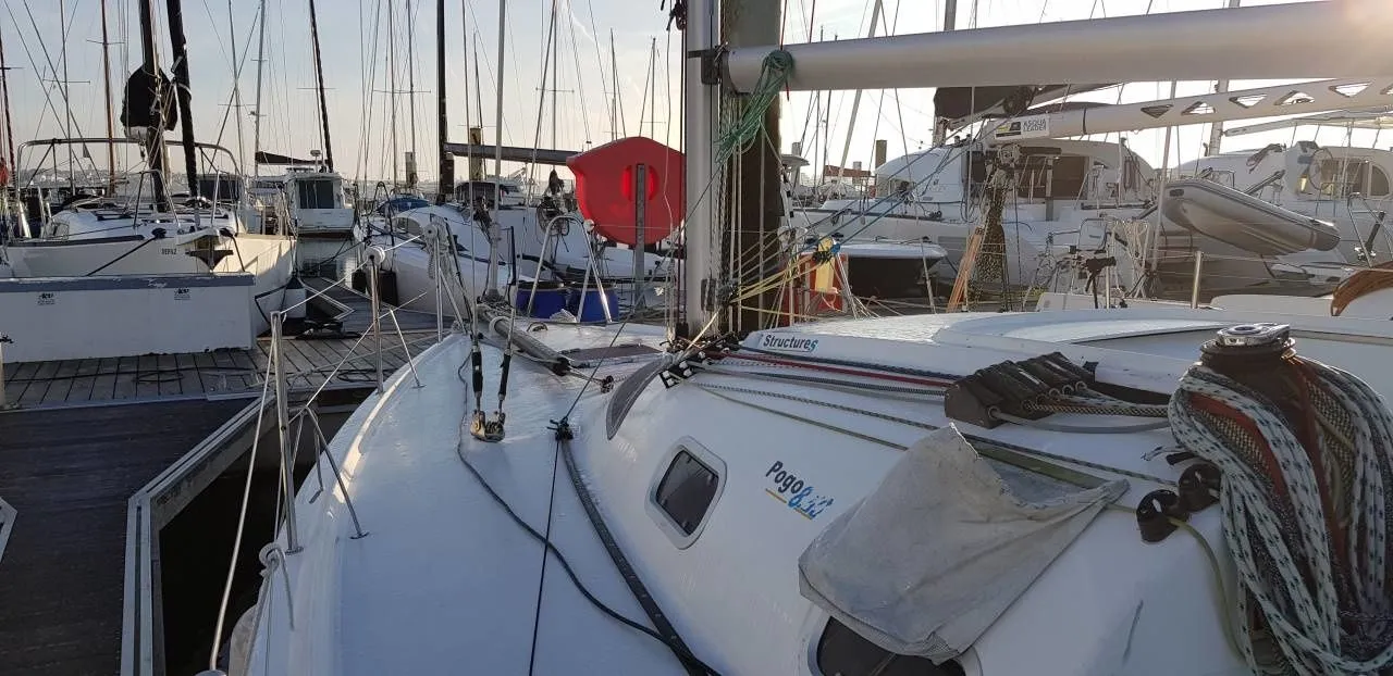 Rent a 8.5m Pogo 850 in Larmor-Plage