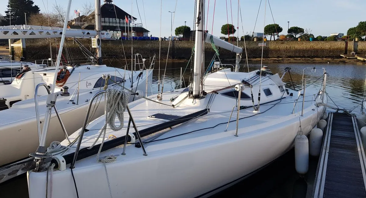 Rent a 8.5m Pogo 850 in Larmor-Plage
