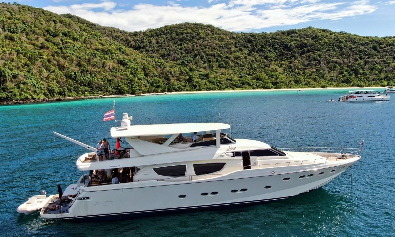 Santa Elena Charter Boat