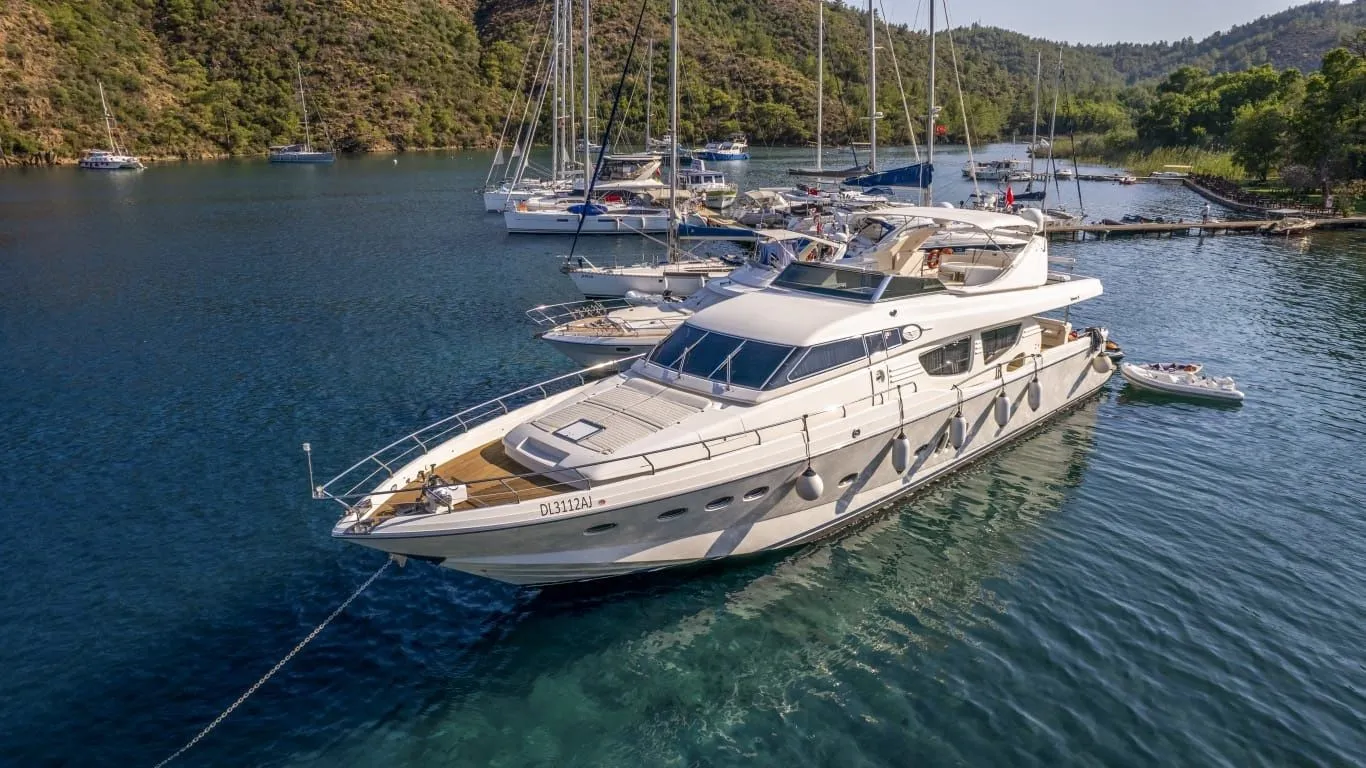 Boot - Explore Göcek on a 26.2m Rental Motor Yacht Posillipo Technema 82