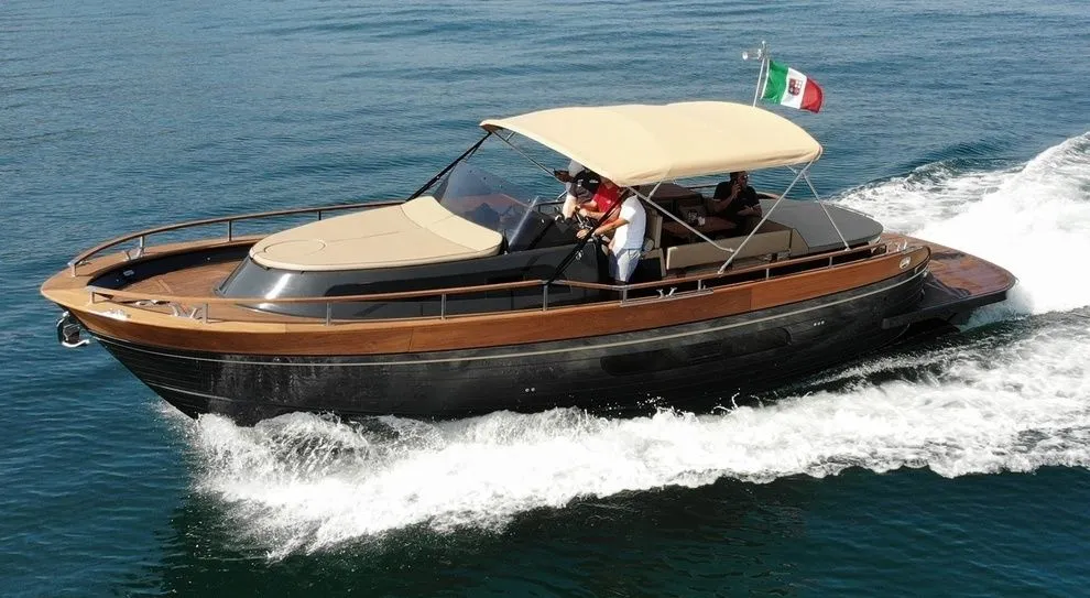Charter a 11.5m Motor Yacht Positano 38 Open Gozzo in Castellammare di Stabia