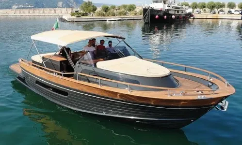 Charter a 11.5m Motor Yacht Positano 38 Open Gozzo in Castellammare di Stabia
