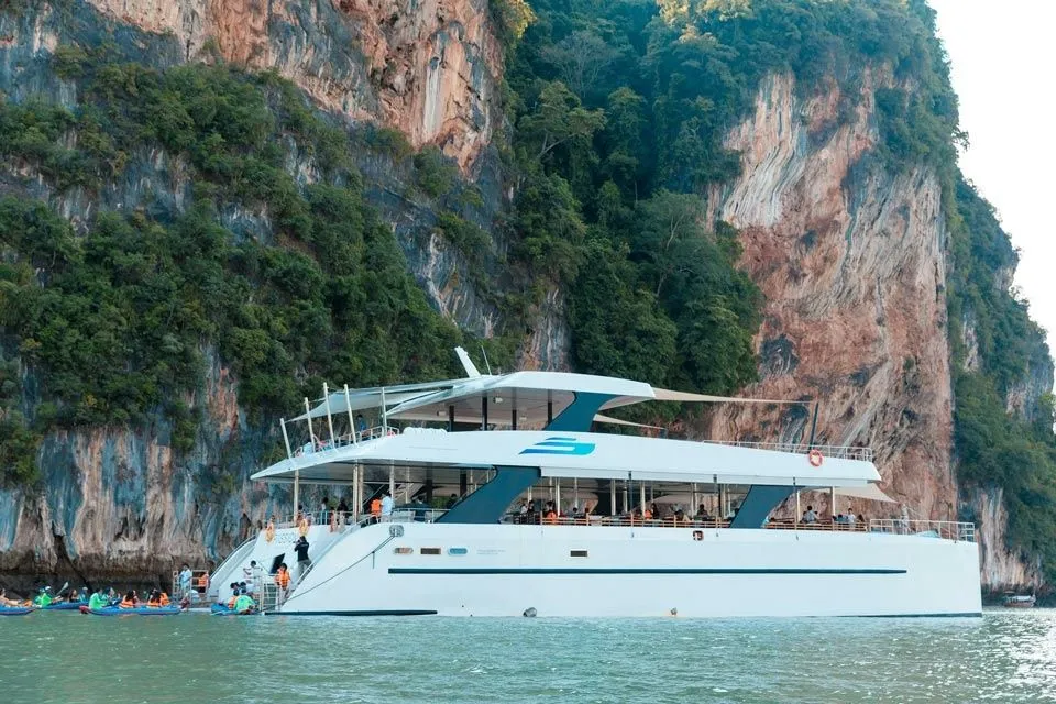 33.83m Pa Klok Power Catamaran Hire
