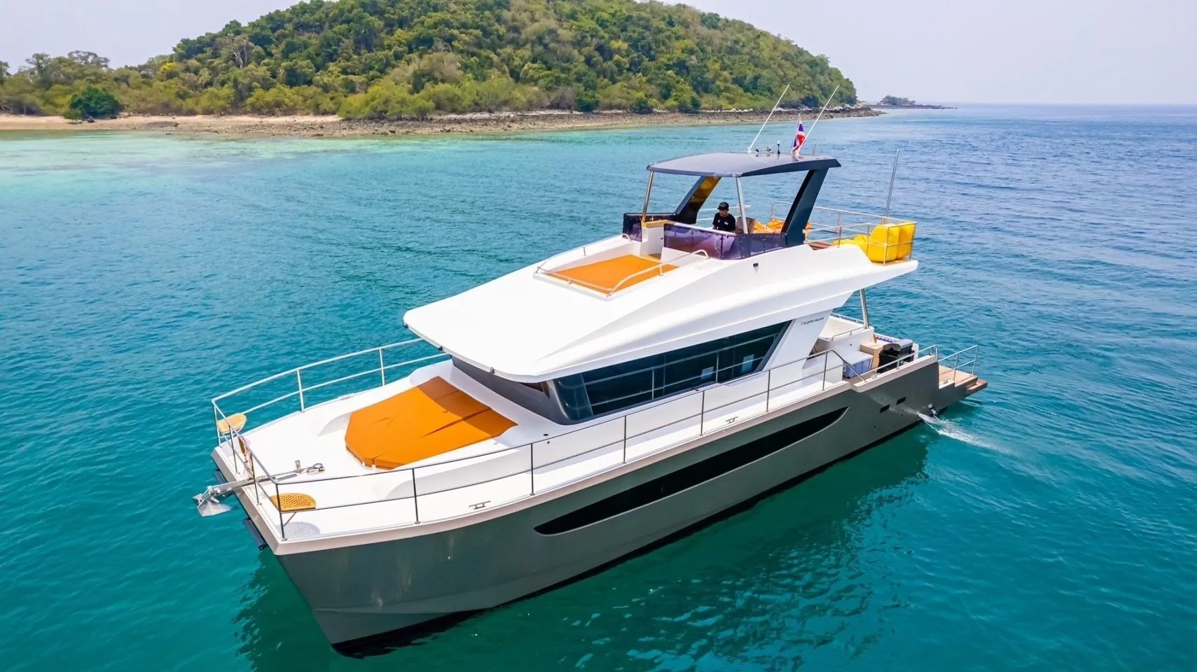 Rent a 17m Power Catamaran in Pattaya Central
