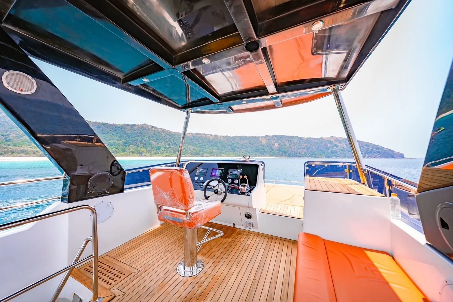 Rent a 17m Power Catamaran in Pattaya Central