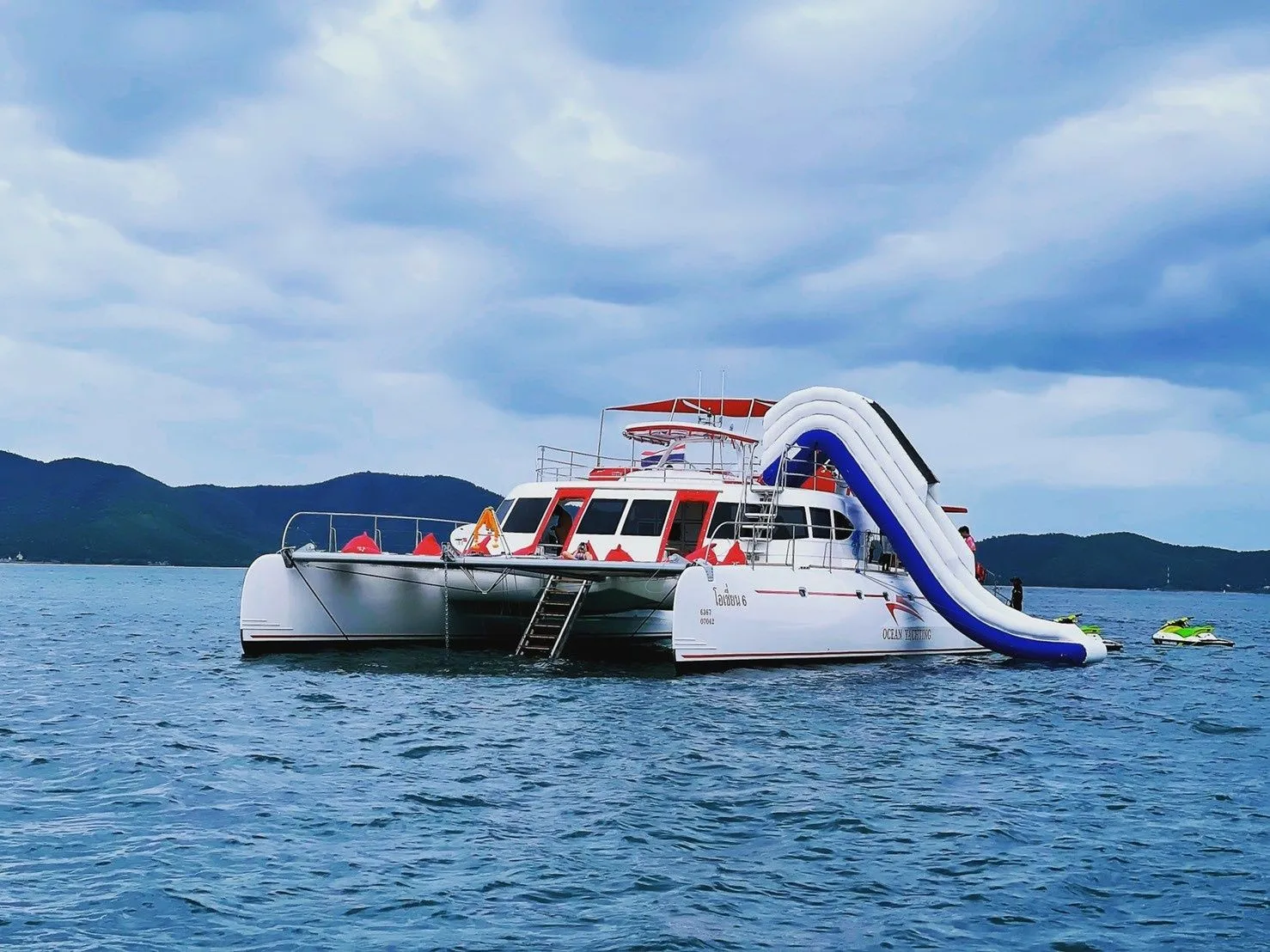 Charter a 22.3m Boat in Pattaya Central