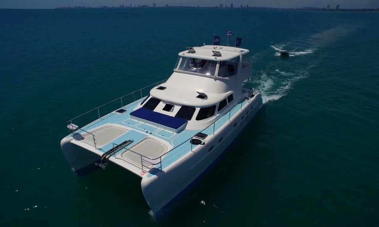 15.85m Pattaya Central Powerplay 52 Hire