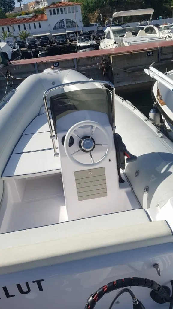 Pred 2 Charter Boat
