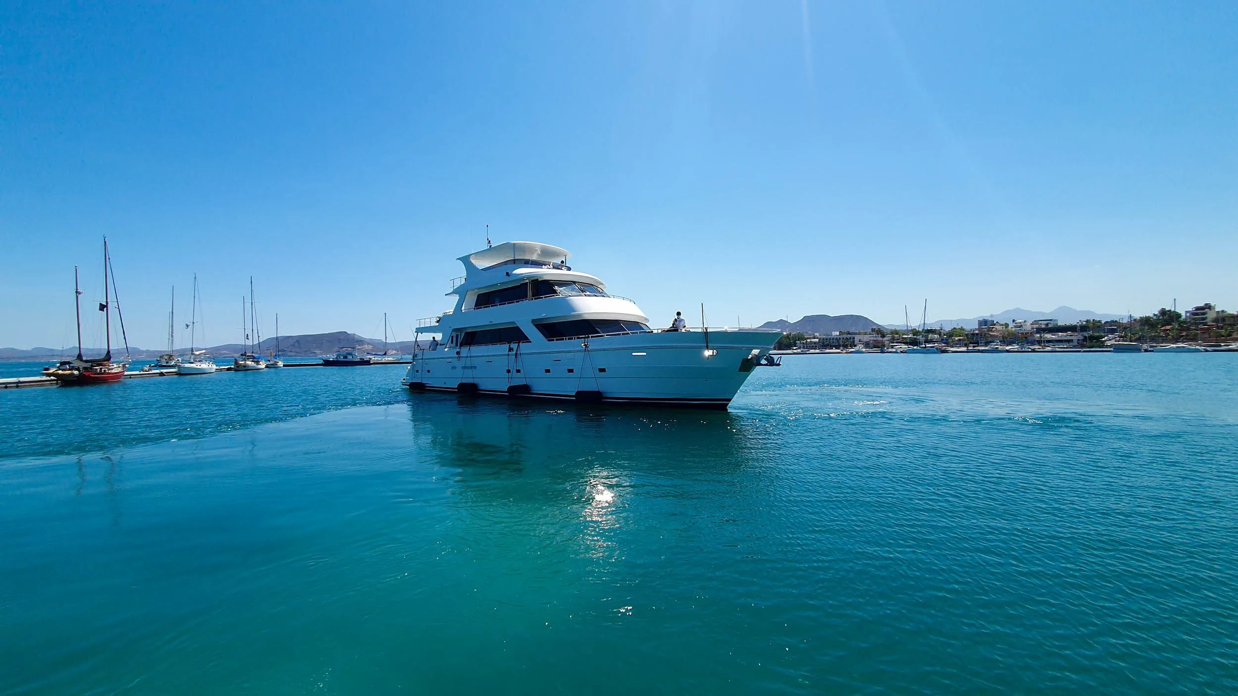 26.5m La Paz Motor Yacht Hire
