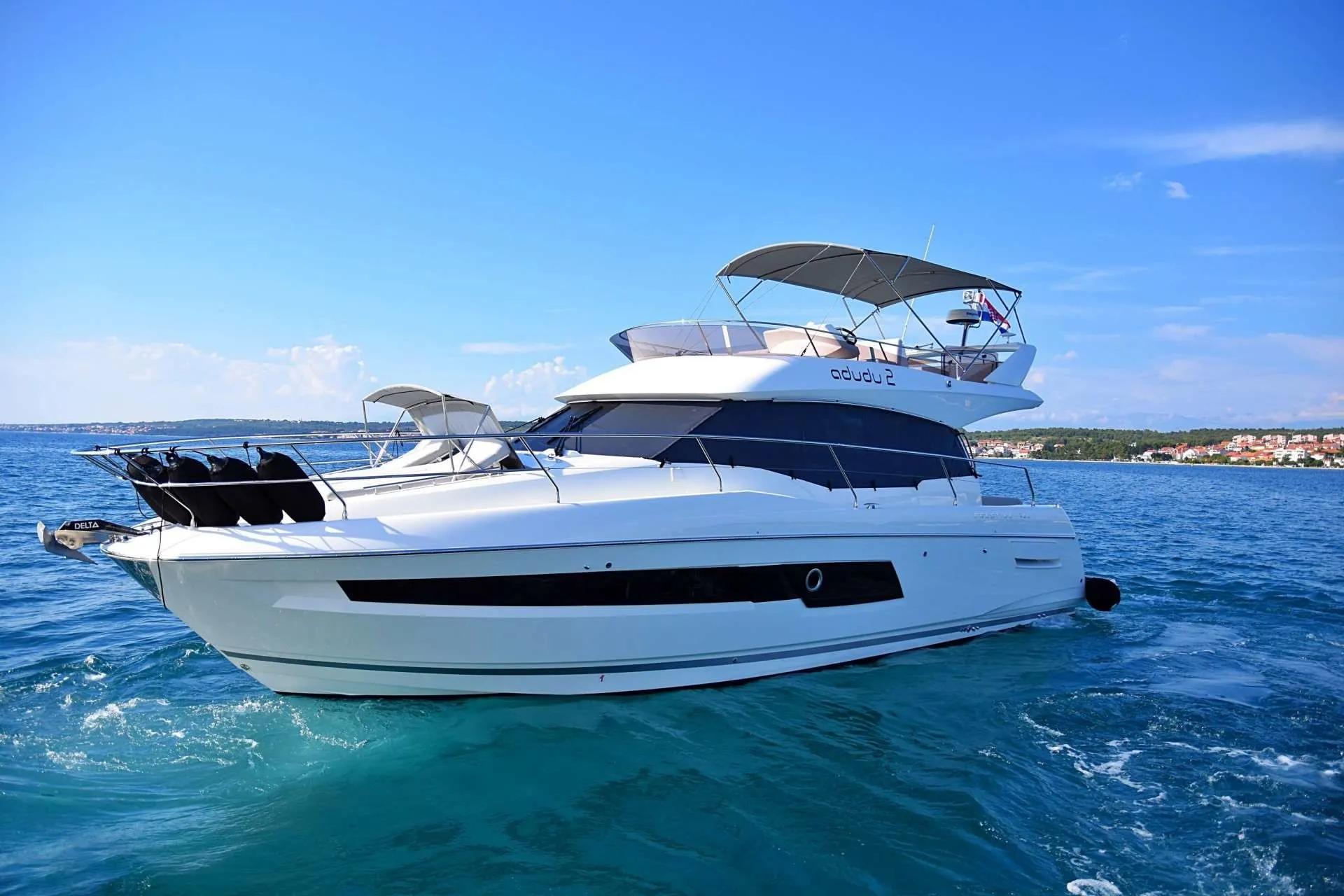 Charter a 14.29m Prestige 460 Fly in Split