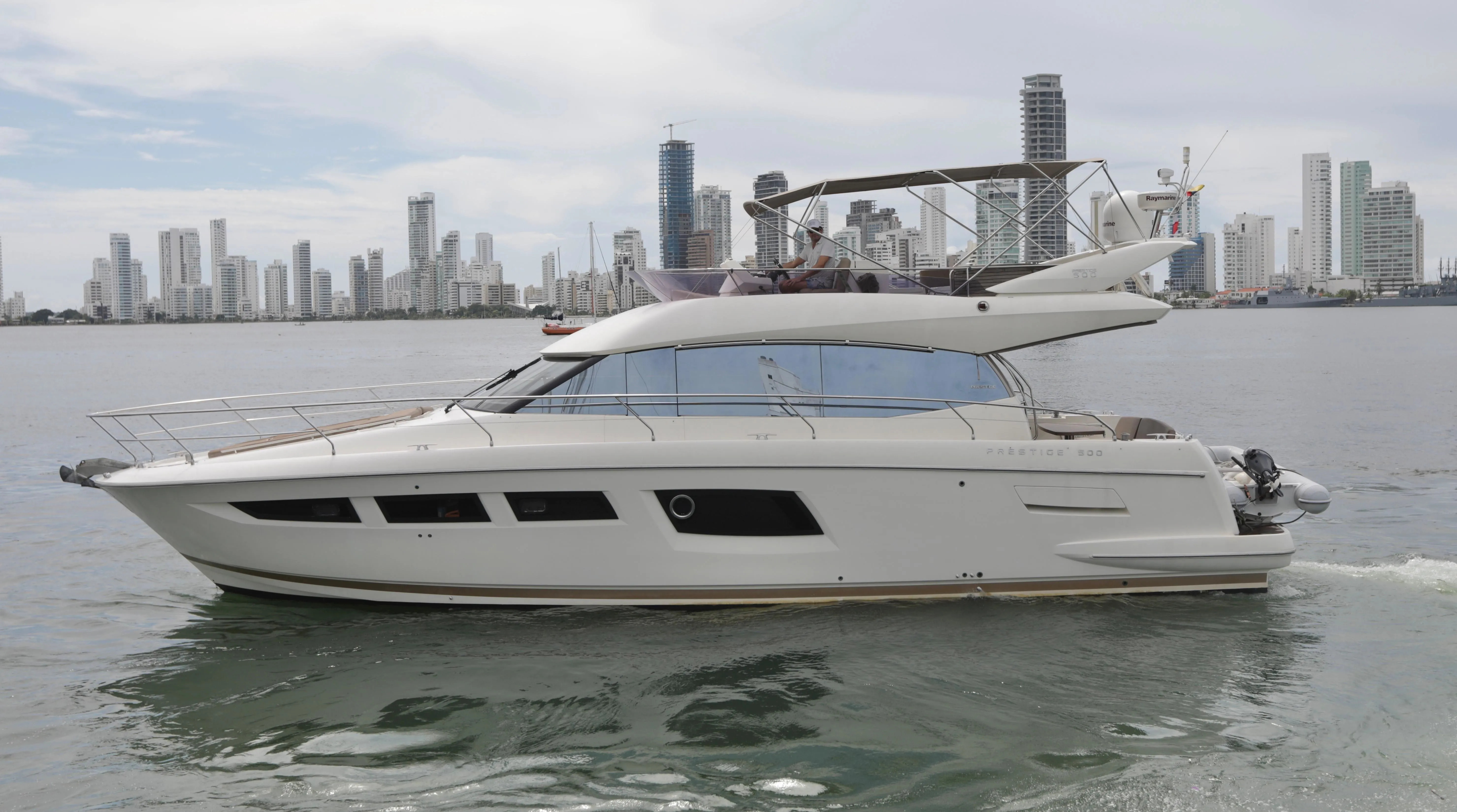 Rent a 15.2m 3 Cabin Motor Yacht in Cartagena de Indias