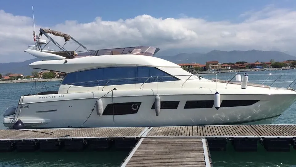 15.2m Cannigione Motor Yacht Hire