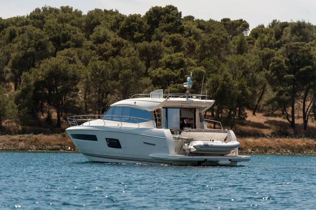 Rent a 17.92m Motor Yacht Prestige 560 S in Alcudia