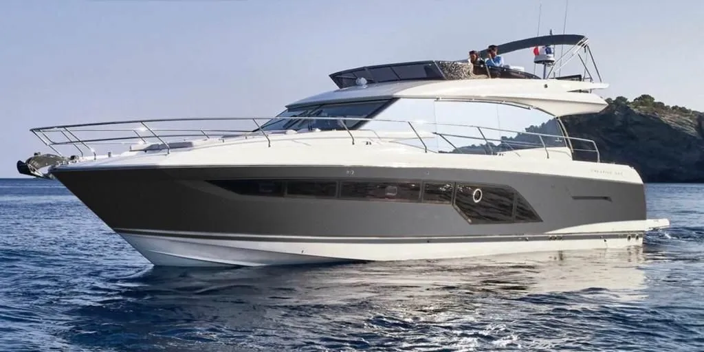 Charter a 18.7m Boat in Betina