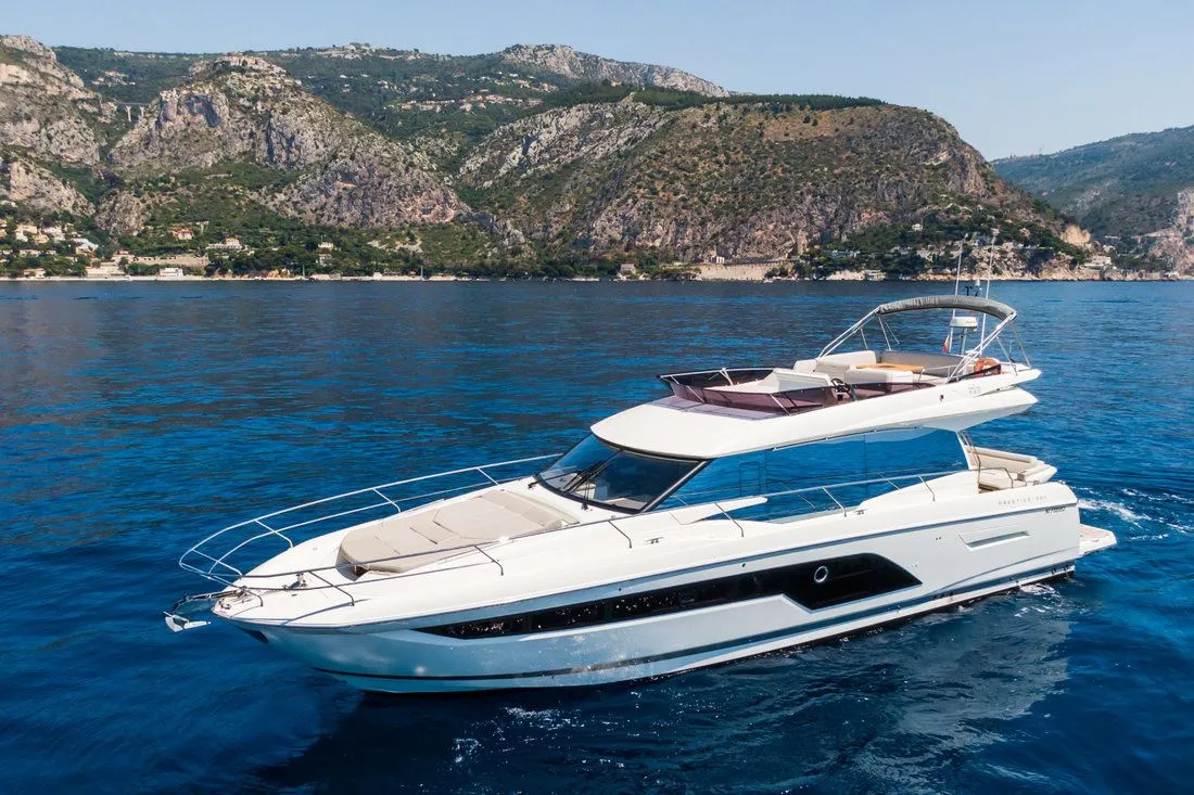 Charter a 18.7m Boat in Betina