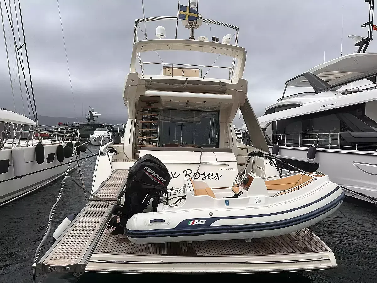 Charter a 19.5m Motor Yacht Prestige 620 S in Dubrovnik