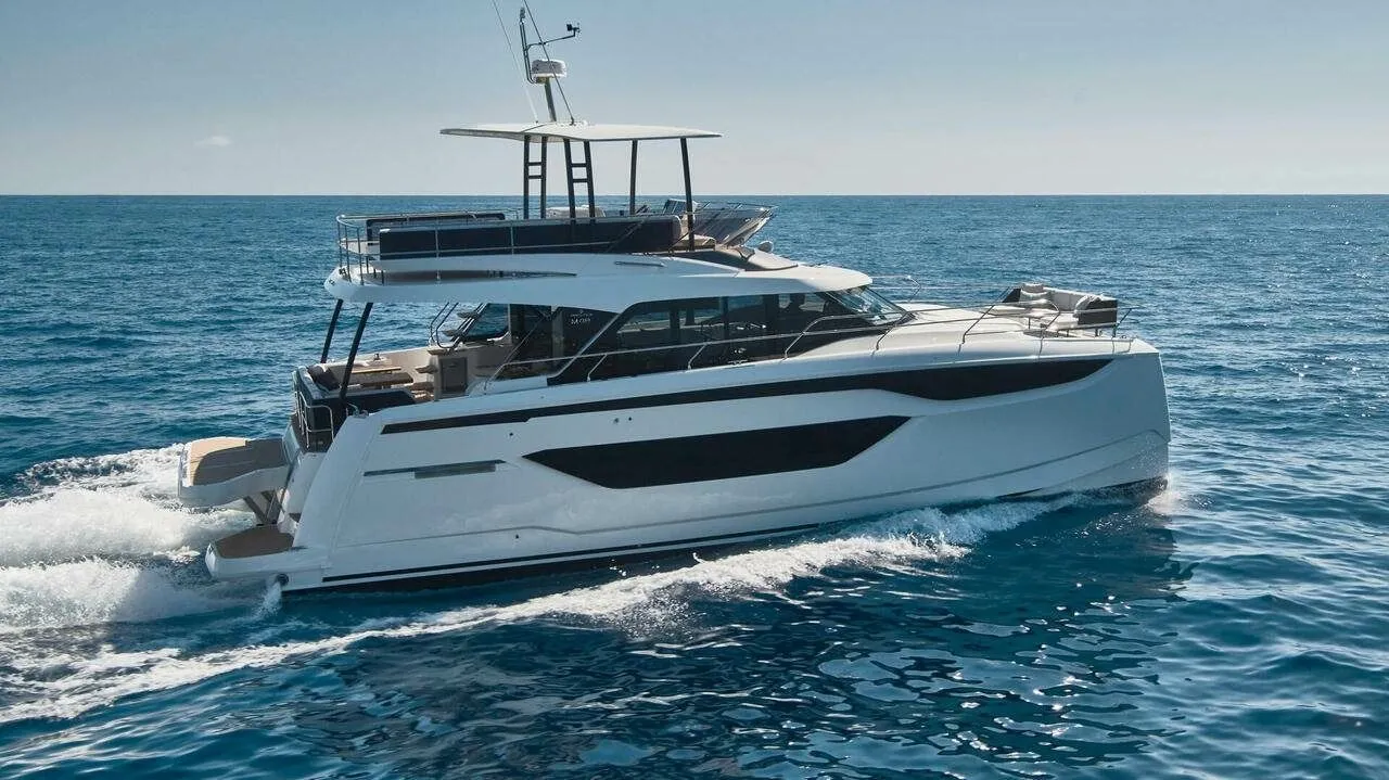 14.79m Split Power Catamaran Prestige M48 Hire